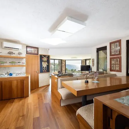 In Gated Community Of La Reserve Villa Ramatuelle