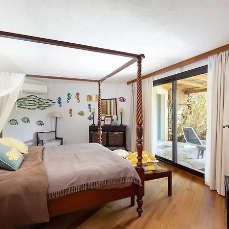 In Gated Community Of La Reserve Villa Ramatuelle