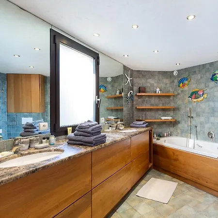Villa In Gated Community Of La Reserve Ramatuelle