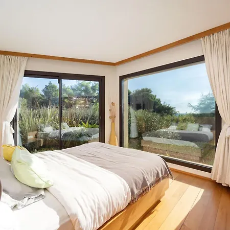 Villa Waterfront At La Reserve