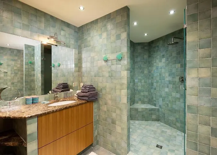 Waterfront Villa At La Reserve Ramatuelle * רמטואל