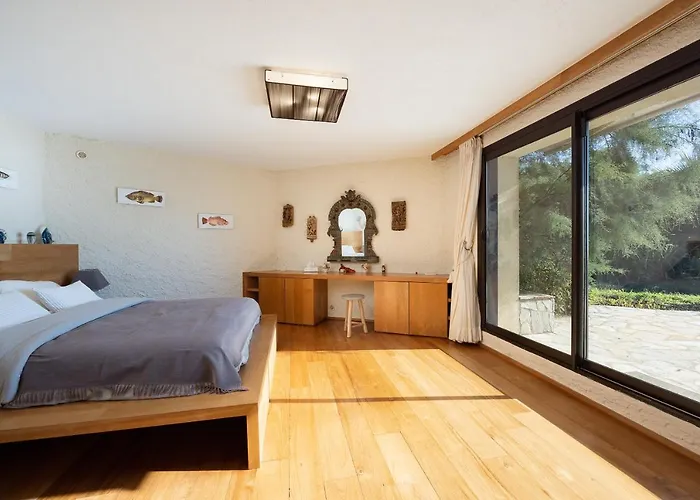 Waterfront Villa At La Reserve Ramatuelle *